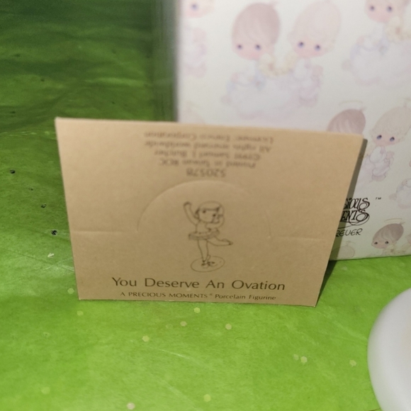 Vintage Precious Moments Figurine in Original Box "You Deserve An Ovation" 1991 - Picture 4 of 10